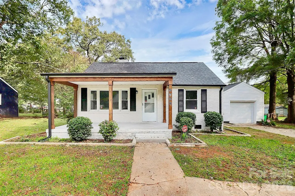 5726 Oak Drive Charlotte NC 28216