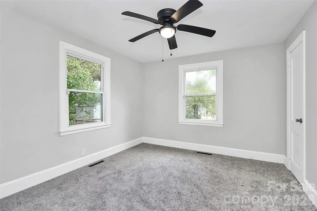 5726 Oak Drive Charlotte NC 28216