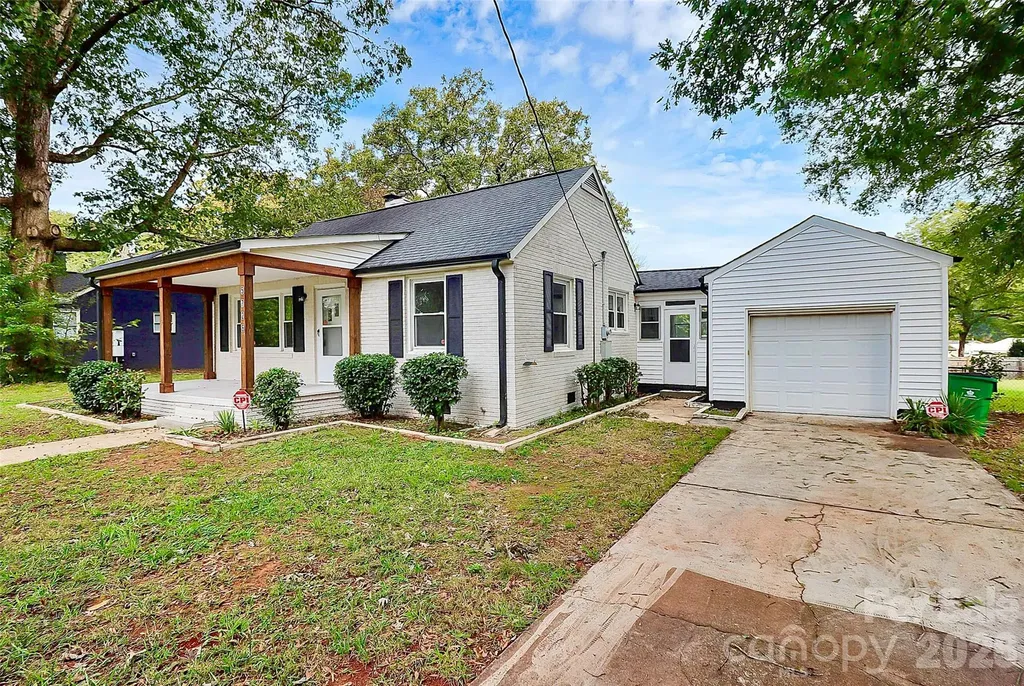 5726 Oak Drive Charlotte NC 28216