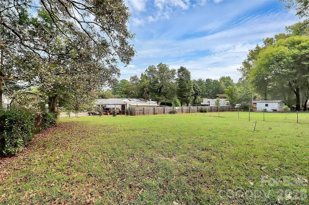 5726 Oak Drive Charlotte NC 28216