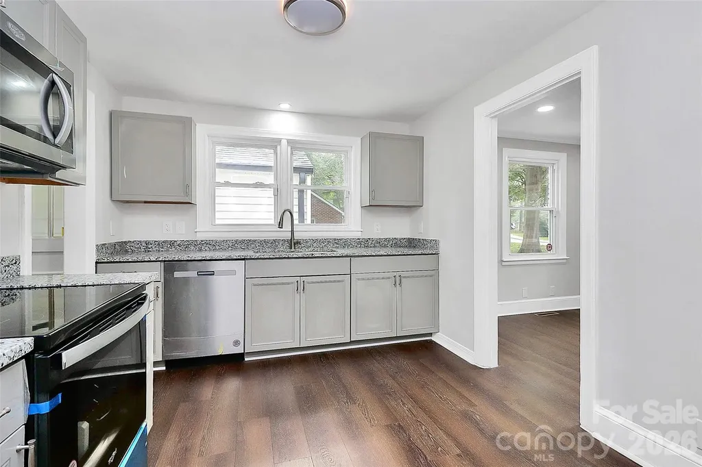 5726 Oak Drive Charlotte NC 28216