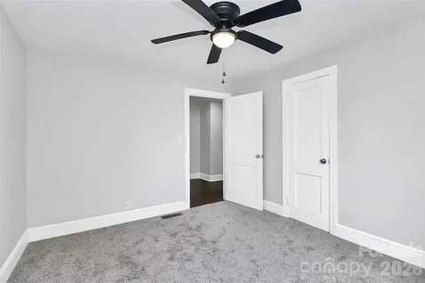 5726 Oak Drive Charlotte NC 28216