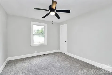 5726 Oak Drive Charlotte NC 28216