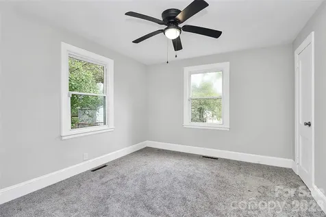 5726 Oak Drive Charlotte NC 28216