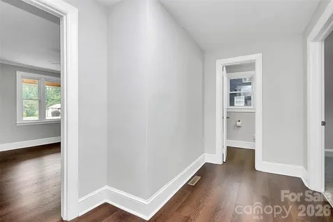 5726 Oak Drive Charlotte NC 28216