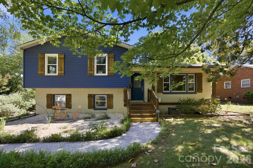 1941 Bentley Place Charlotte NC 28205