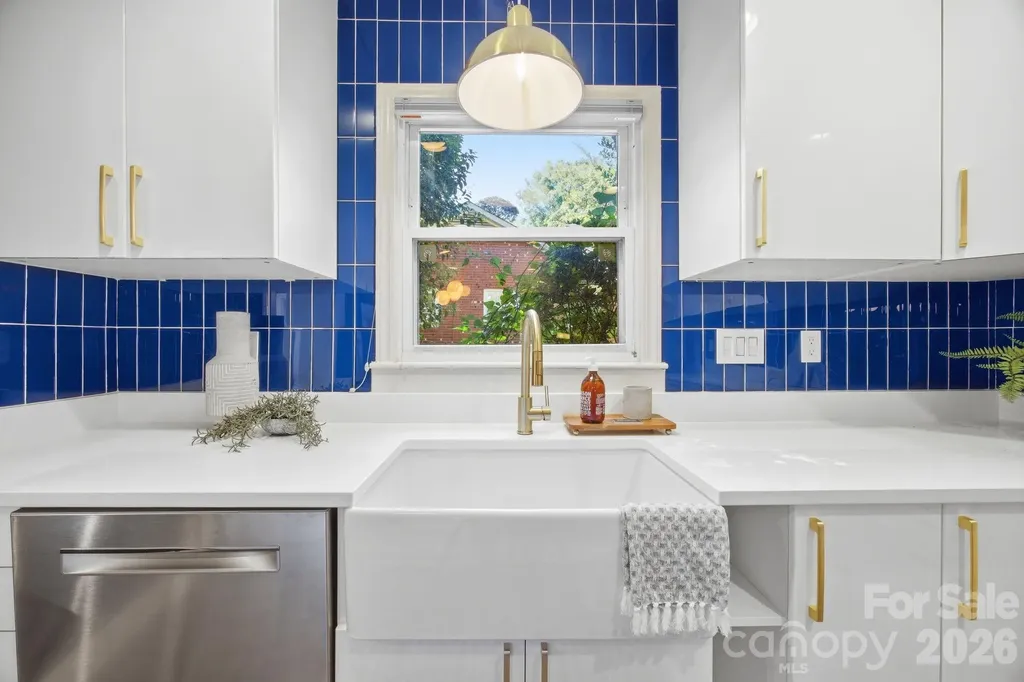 1941 Bentley Place Charlotte NC 28205