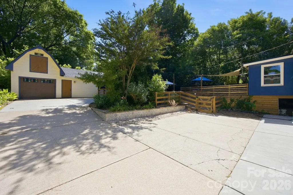 1941 Bentley Place Charlotte NC 28205