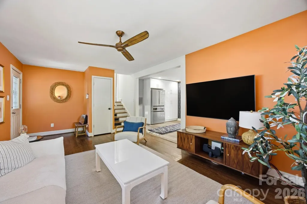 1941 Bentley Place Charlotte NC 28205