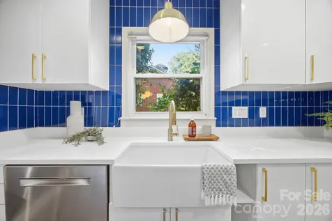 1941 Bentley Place Charlotte NC 28205