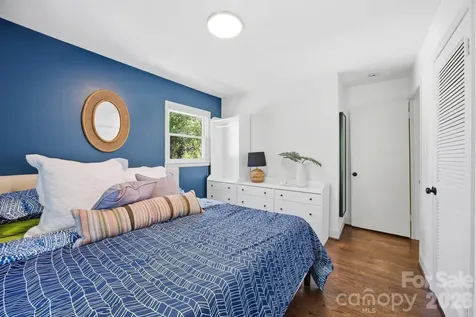 1941 Bentley Place Charlotte NC 28205