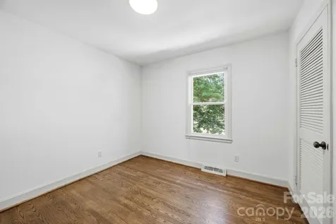 1941 Bentley Place Charlotte NC 28205