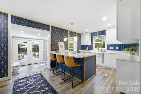 1941 Bentley Place Charlotte NC 28205
