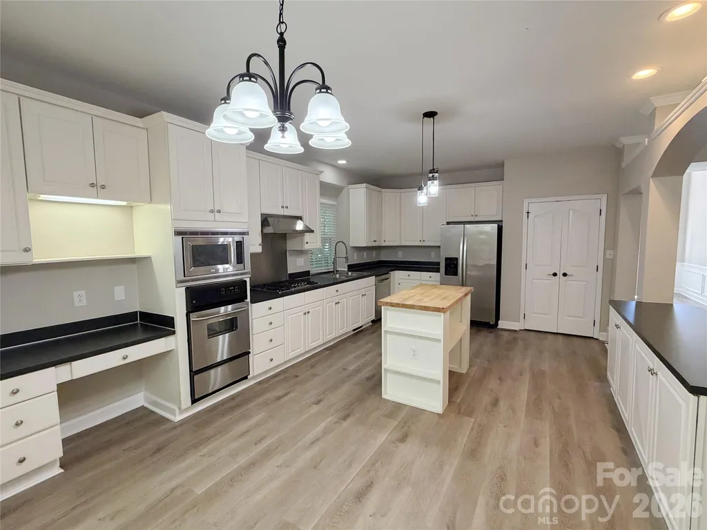 6000 Hunter Lane Matthews NC 28104