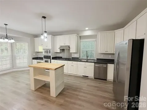 6000 Hunter Lane Matthews NC 28104
