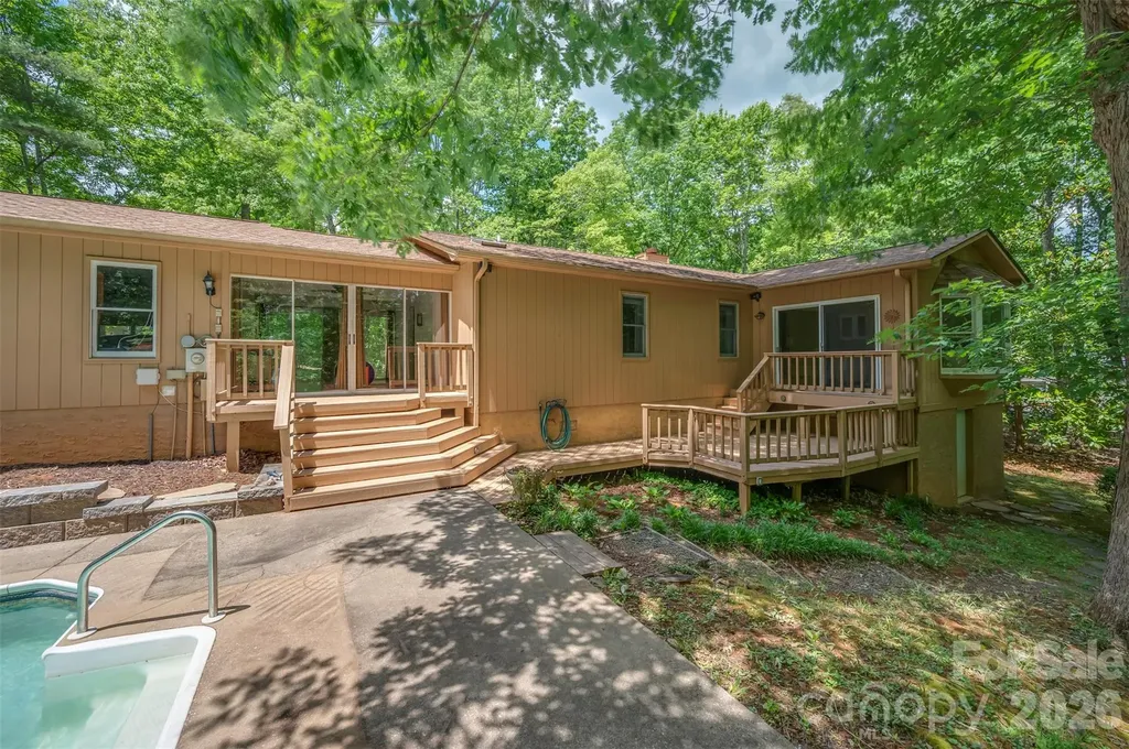 66 Oakwood Lane Columbus NC 28722