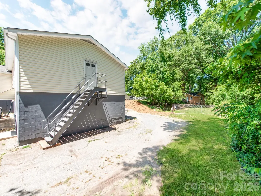 102 Lanier Street Mount Holly NC 28120