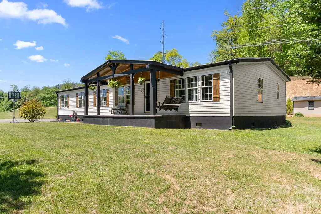 152 Pioneer Ridge Sparta NC 28675