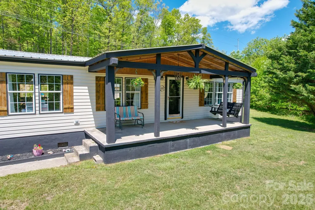 152 Pioneer Ridge Sparta NC 28675