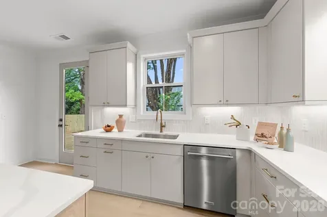 2763 Parkway Avenue Charlotte NC 28208