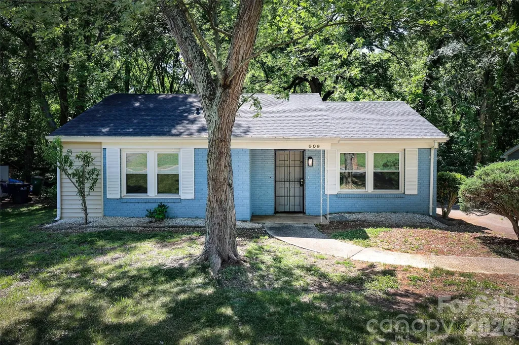 609 Fawnbrook Lane Charlotte NC 28217