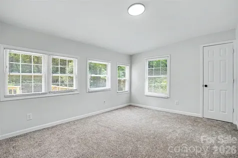 9118 S Lakebrook Road Charlotte NC 28214