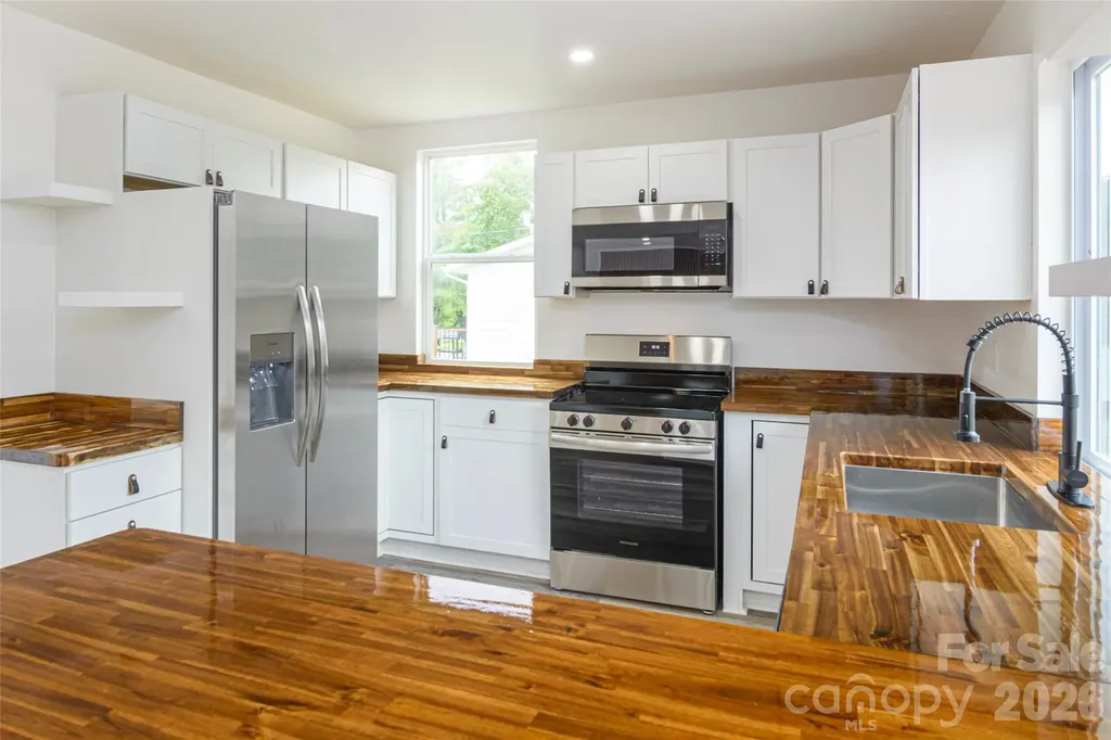 286 Berkeley Road Hendersonville NC 28792