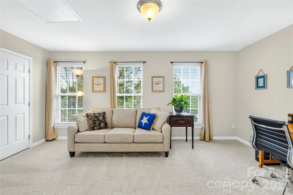 15711 King Louis Court Charlotte NC 28277