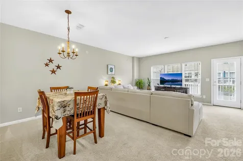 15711 King Louis Court Charlotte NC 28277
