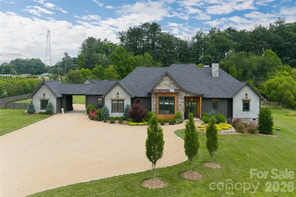 23 Benton Farms Lane Horse Shoe NC 28742