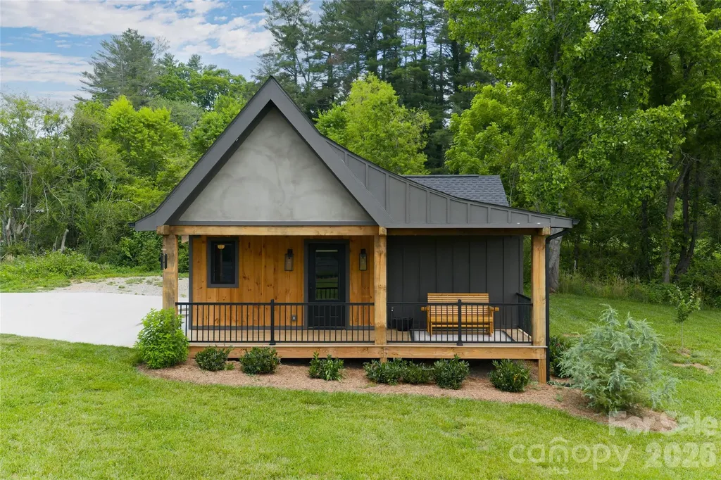 23 Benton Farms Lane Horse Shoe NC 28742