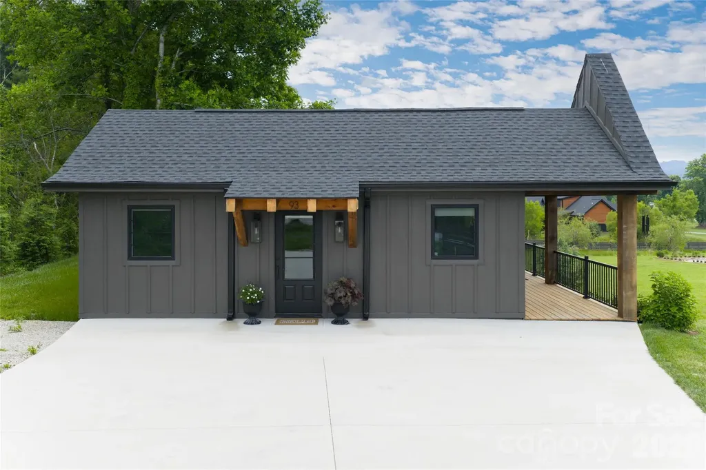 23 Benton Farms Lane Horse Shoe NC 28742