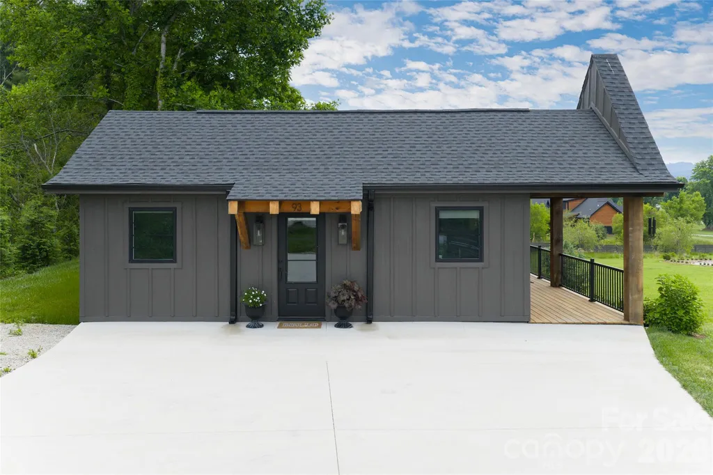 23 Benton Farms Lane Horse Shoe NC 28742