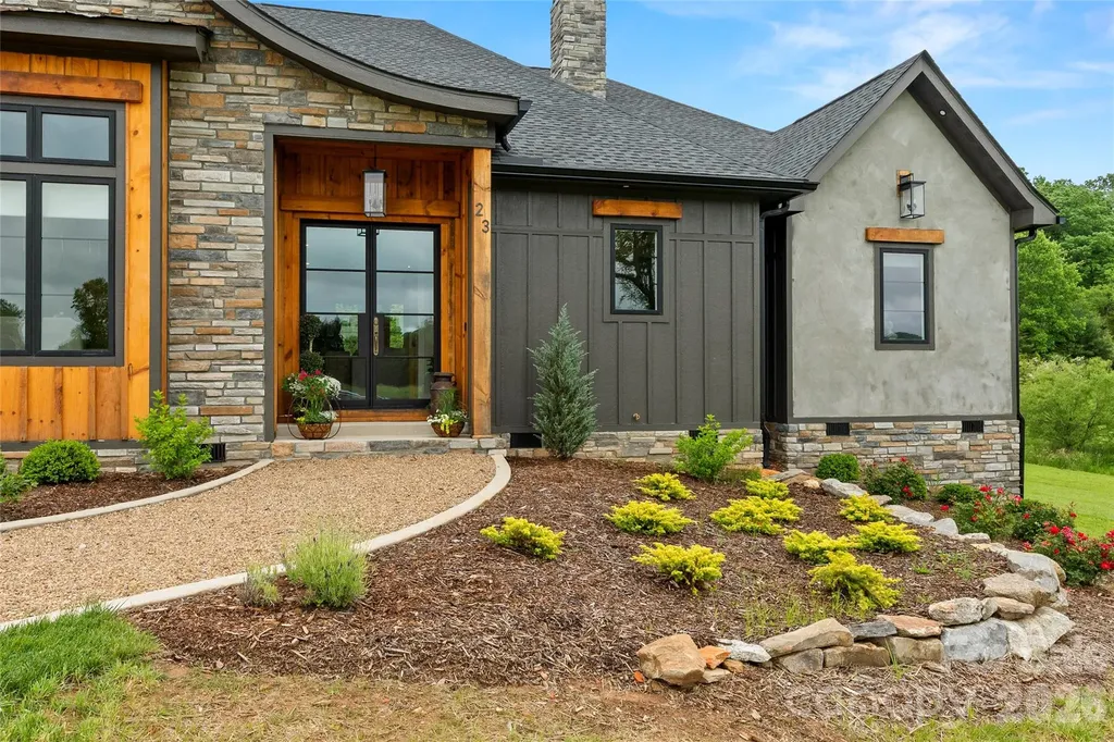 23 Benton Farms Lane Horse Shoe NC 28742