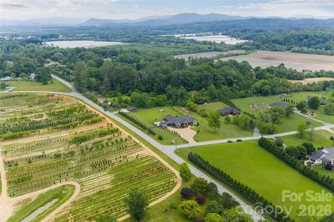 23 Benton Farms Lane Horse Shoe NC 28742
