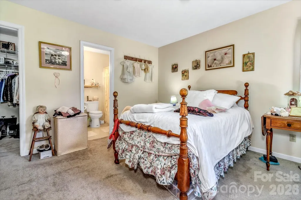 105 Amelia Drive Hendersonville NC 28792