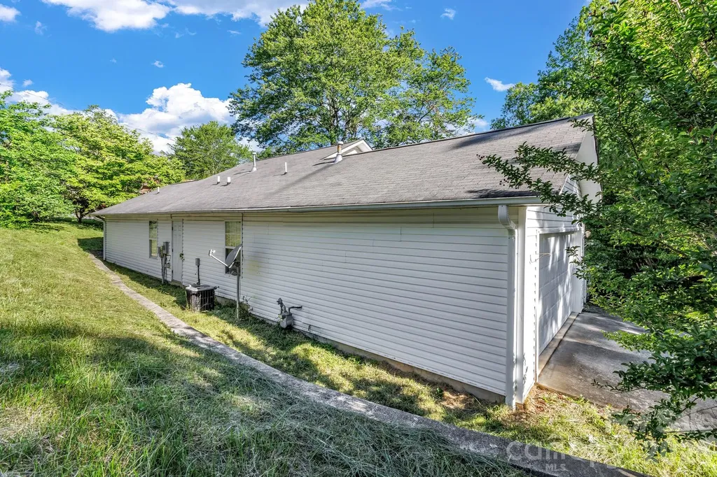 105 Amelia Drive Hendersonville NC 28792