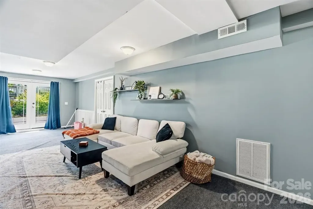1177 Runway Drive Hendersonville NC 28792