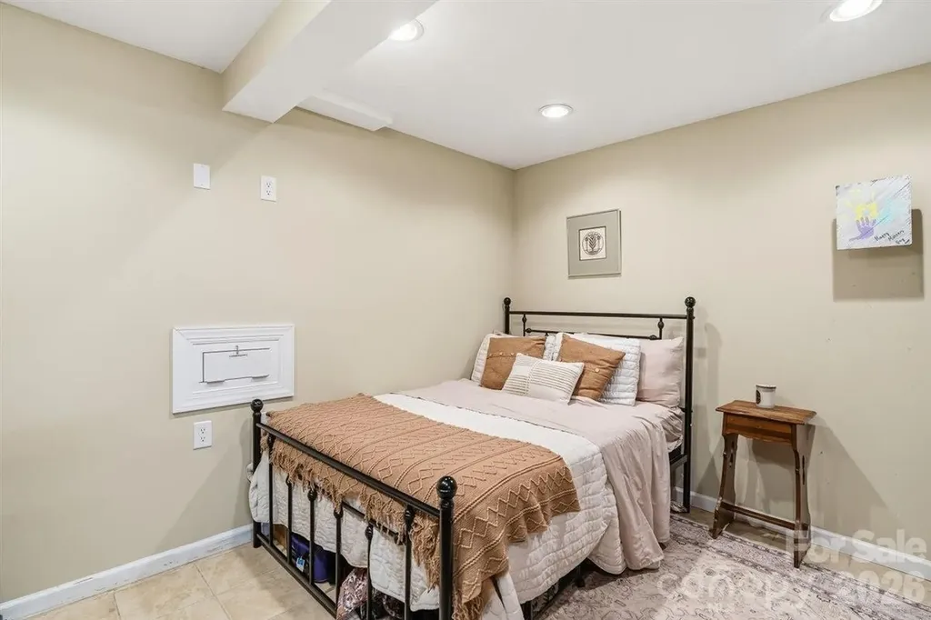 1177 Runway Drive Hendersonville NC 28792