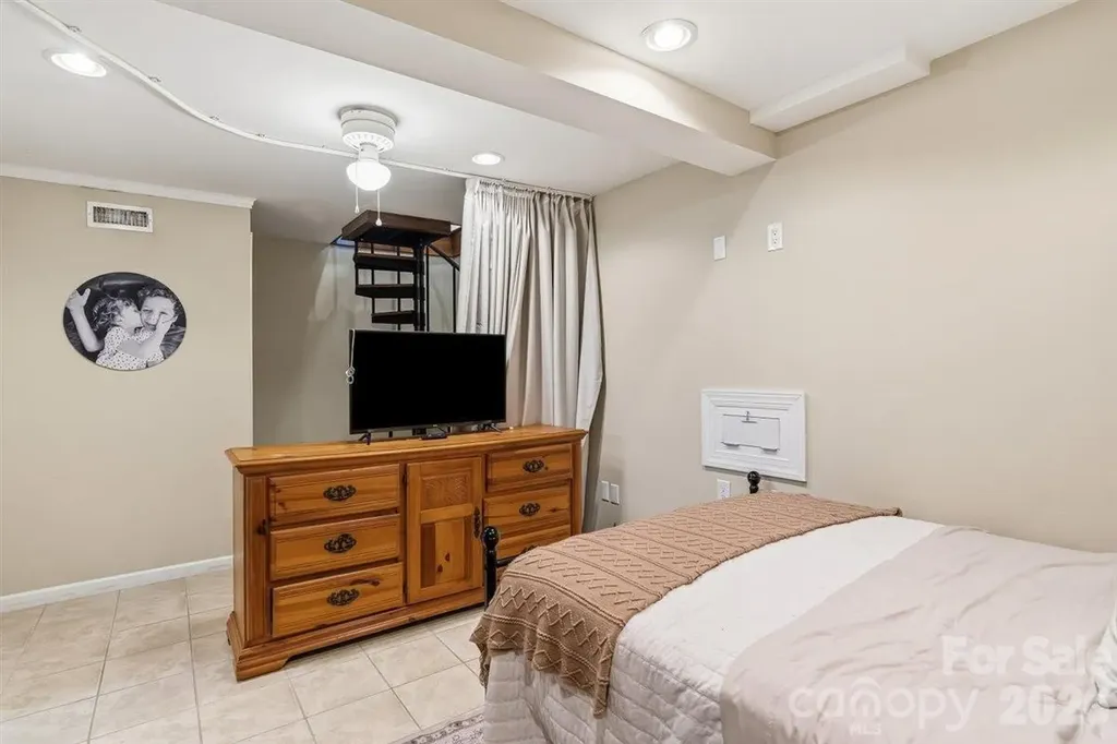 1177 Runway Drive Hendersonville NC 28792