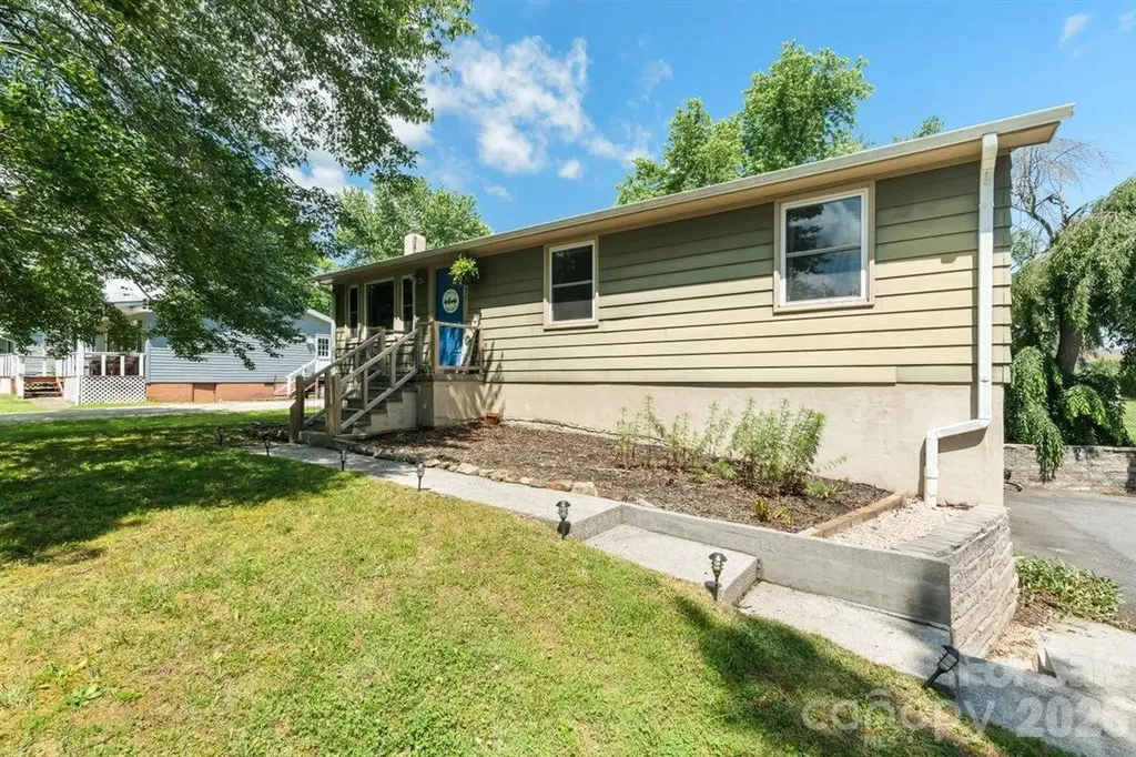 1177 Runway Drive Hendersonville NC 28792