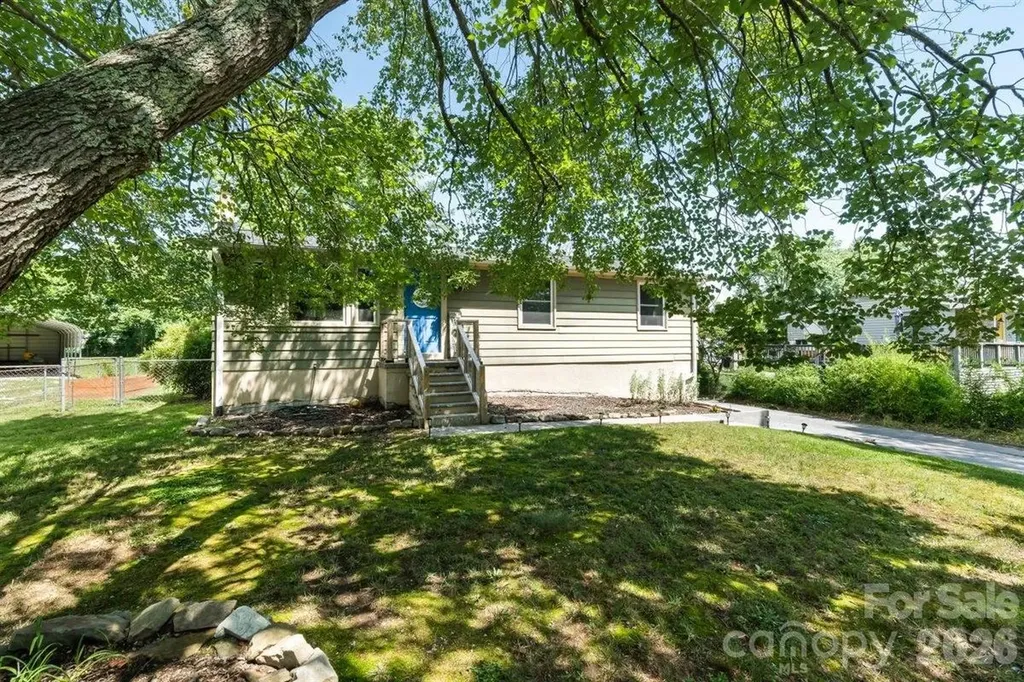 1177 Runway Drive Hendersonville NC 28792