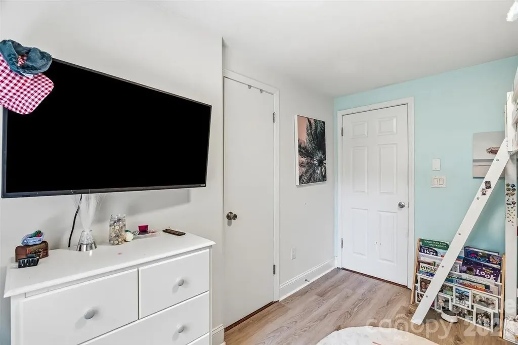1177 Runway Drive Hendersonville NC 28792