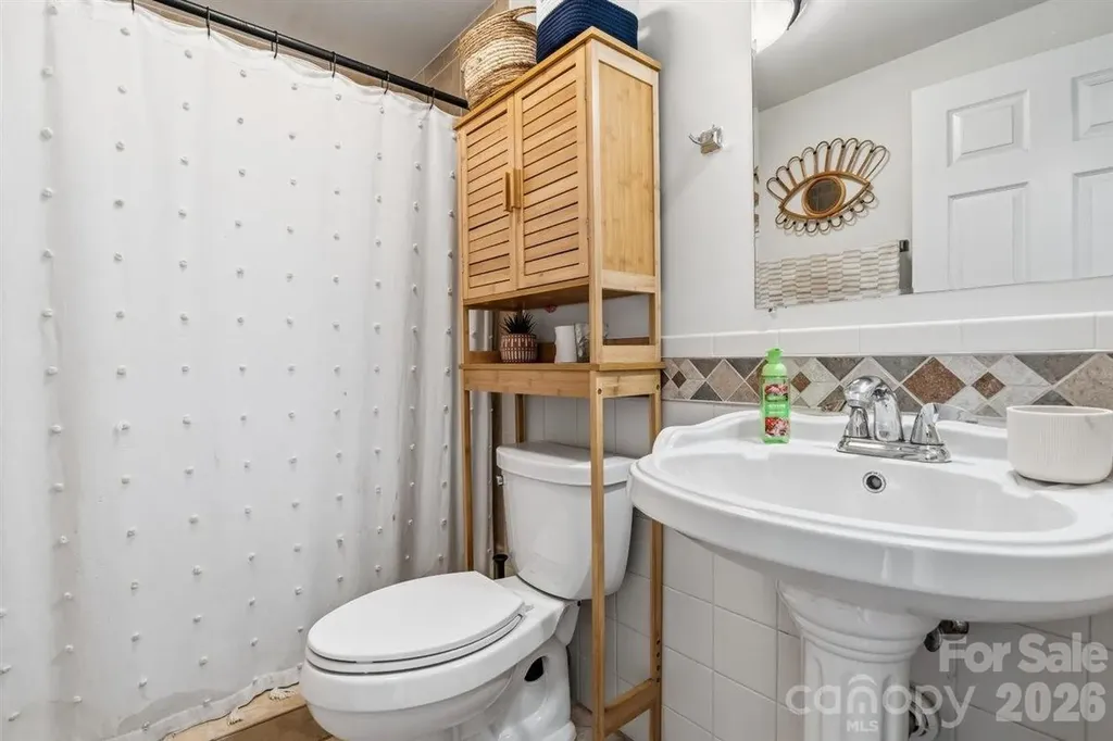 1177 Runway Drive Hendersonville NC 28792