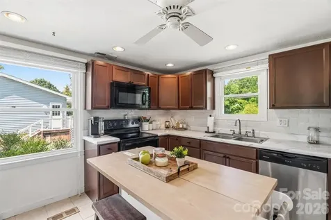 1177 Runway Drive Hendersonville NC 28792