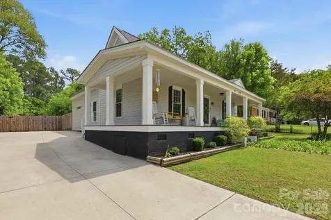 92 NW Meadow Avenue NE Concord NC 28025
