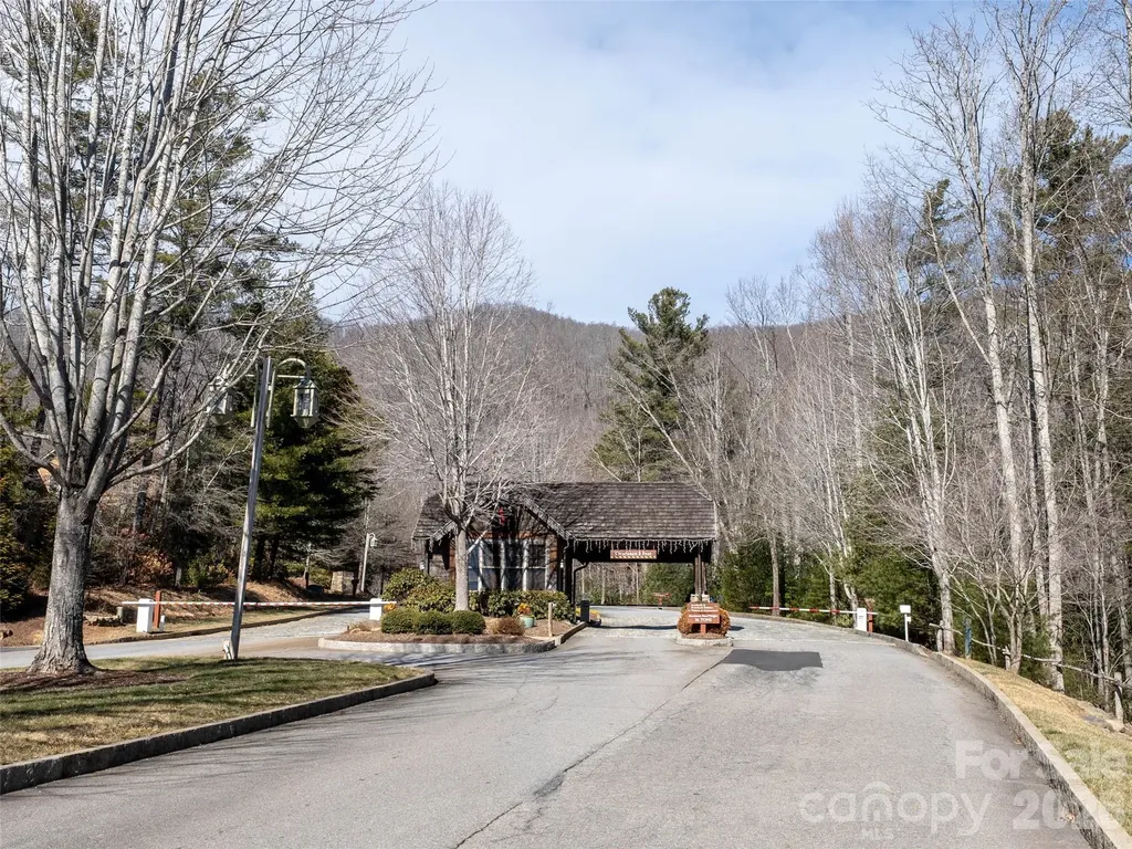 9997 Southcliff Parkway Fairview NC 28730