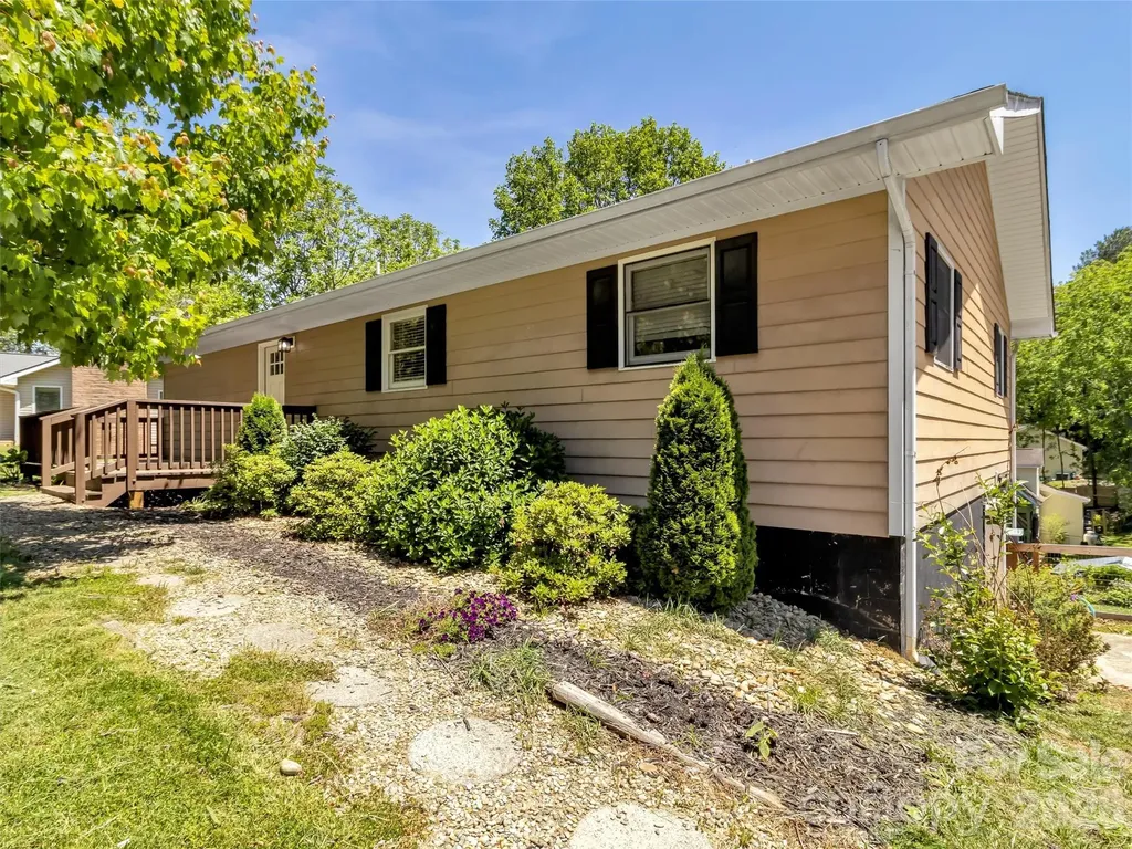 252 Oak Park Drive Clyde NC 28721