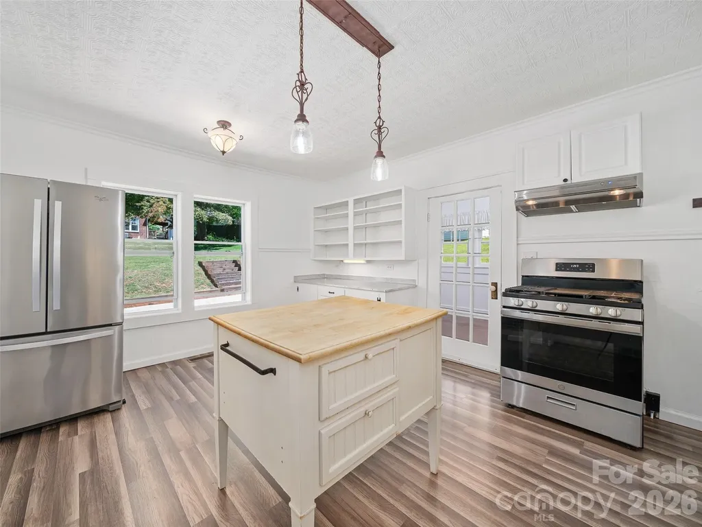 118 Robertson Street Burnsville NC 28714