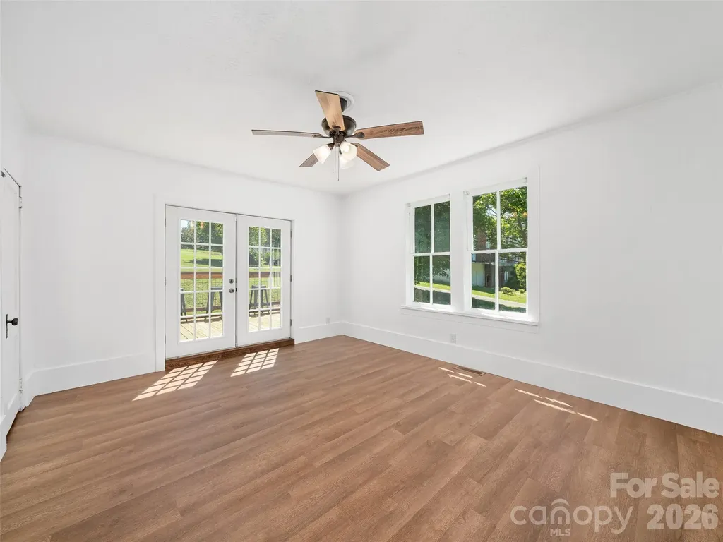118 Robertson Street Burnsville NC 28714